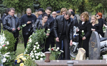 Rendőrgázolás – Felavatták Kenéz Imre díszsírhelyét Szegeden