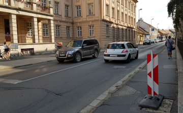 Szerda estig tart a sávlezárás a Petőfi iskola környékén