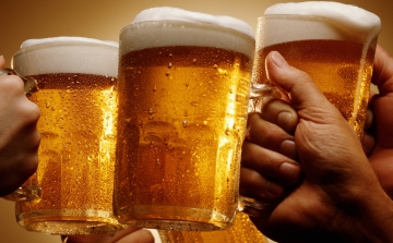 A kitartó kánikulában több millió korsóval nőhet a negyedéves sörfogyasztás