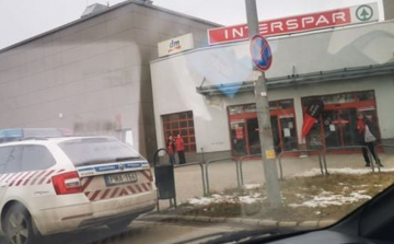 Életet mentett egy polgárőr Székesfehérváron az egyik nagy áruházban