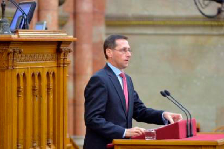 Varga Mihály: a jövő évi büdzsé csökkenti a családok terheit 