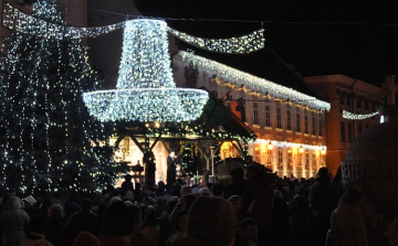 IDÉN IS LESZNEK ÚJ FÉNYEK FEHÉRVÁRON AZ ADVENTI BELVÁROSBAN