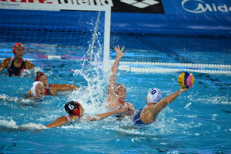 Elképesztő rövidzárlat, négy gólt lőve esett ki a női pólócsapat