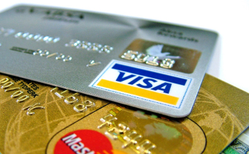 Jövőre adómentes lenne a bankkártyás fizetés