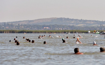 Balaton, Velencei-tó, Duna, Tisza: indul az átúszások időszaka