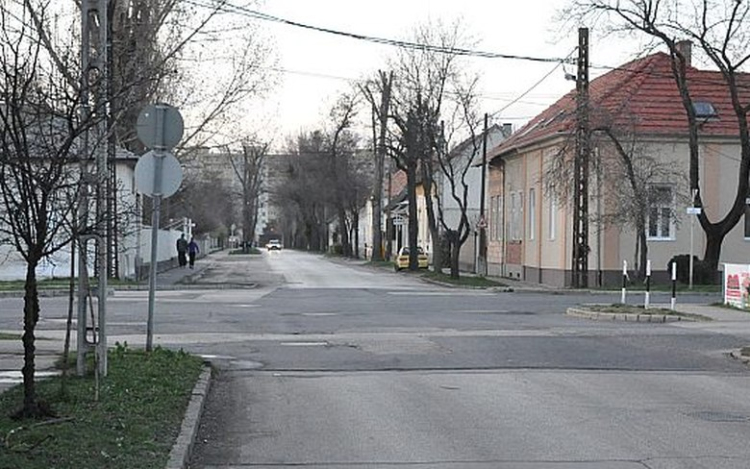 Júniusig tartó csatornaépítés kezdődik a Zrínyi utcában