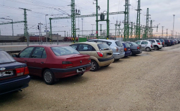 SZERDÁTÓL INGYENESEN HASZNÁLHATÓ A 130 FÉRŐHELYES PARKOLÓ A VASÚTÁLLOMÁS MELLETT