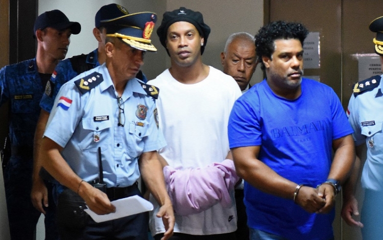 Ronaldinho és fivére börtönben marad