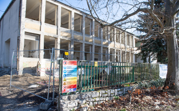 Iskolafelújítások Székesfehérváron – a Tóparti tavaszra elkészül, az egykori Ybl is megújul