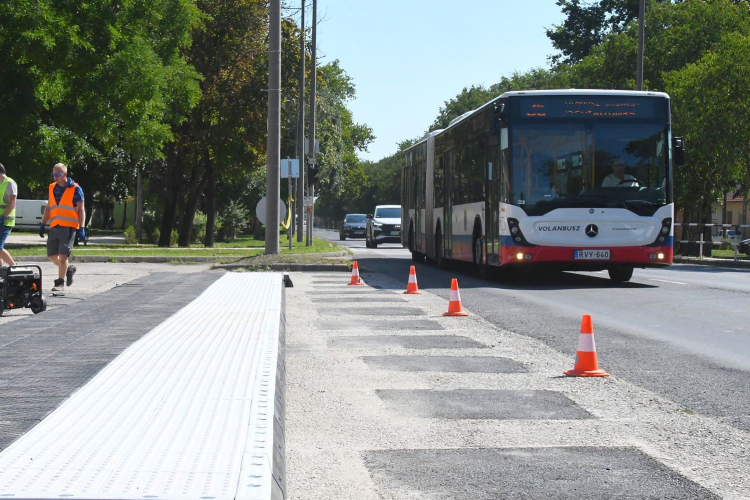 Csütörtöktől áthelyezték a Hosszú-temető elnevezésű buszmegállót