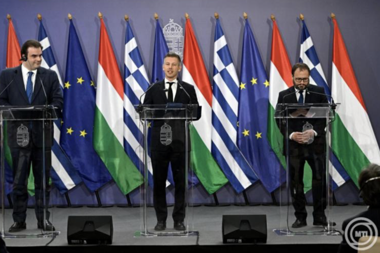 Magyar Péter: Magyarországon kiemelkedően magas az eurózónához való csatlakozás támogatottsága