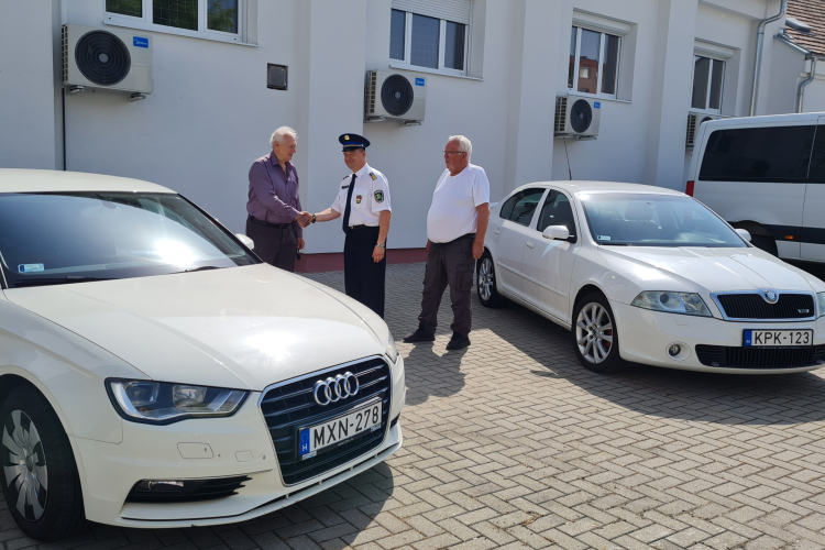 A térség közbiztonságának erősítéséért - autókat kaptak a polgárőrök