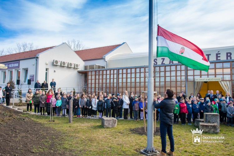 Ünnepi megemlékezés, szobor-újraavatás és épületbejárás is volt szerdán Feketehegyen