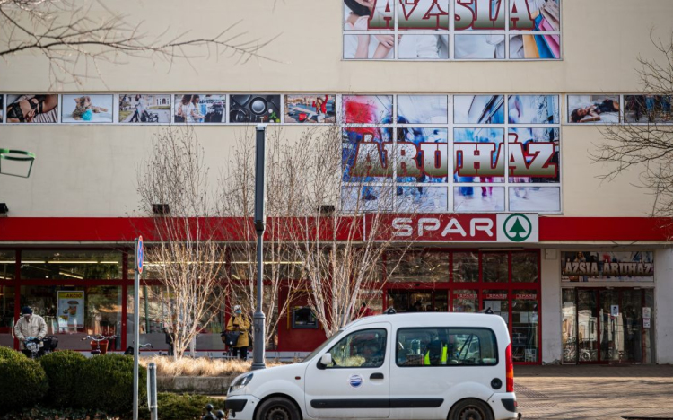 Végleg kikerülnek a Spar-üzletekből a műanyag zacskók