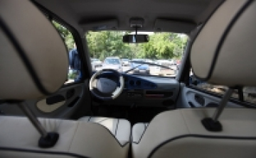 Novemberben feleződhet a kötelező díja