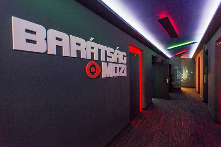 Különleges csajos estet tartanak a Barátság moziban