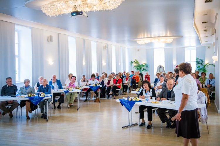 Izgalmas döntővel zárult nyugdíjasklubok történelmi vetélkedősorozata