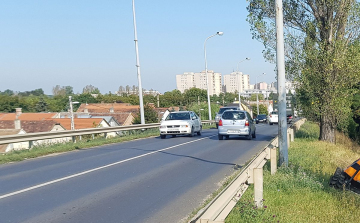 Forgalomkorlátozások hétfőtől a Balatoni úton - geotechnikai vizsgálatokat végeznek a töltésnél