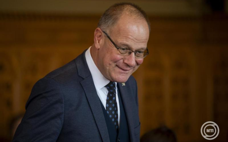 Navracsics Tibor: az önkormányzati rendszer módosításáról kezd konzultációt januárban a kormány