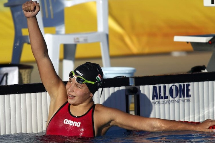 Parádézott a magyar csapat a junior úszó Eb-n