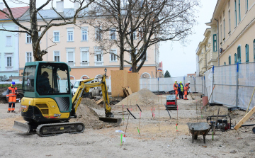 JÓL HALADNAK AZ ORSZÁGZÁSZLÓ TÉR FELÚJÍTÁSÁVAL