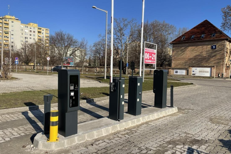 Januártól lesz fizetős a Budai úti Interspar és OBI áruházak parkolója