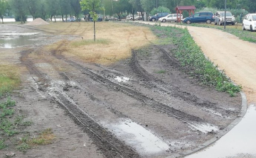 Még el sem készült a szabadidőközpont a Palotavárosi tavaknál, máris folyamatos a rongálás