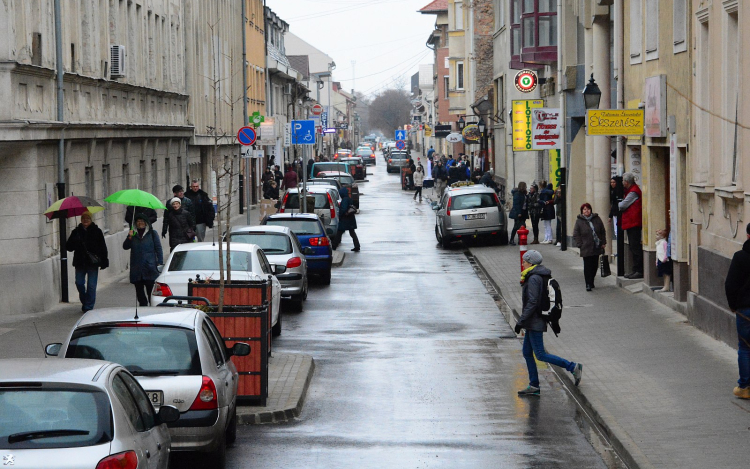 Útburkolat-helyreállítás miatt forgalomkorlátozás lesz kedden a Távírda utcában