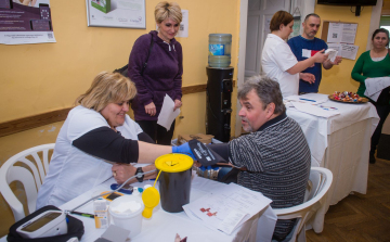 EGÉSZSÉGÜGYI DOLGOZÓKAT VÁRTÁK SZŰRŐNAPRA A CSALÁD ÉS NŐVÉDELMI KÖZPONTBA