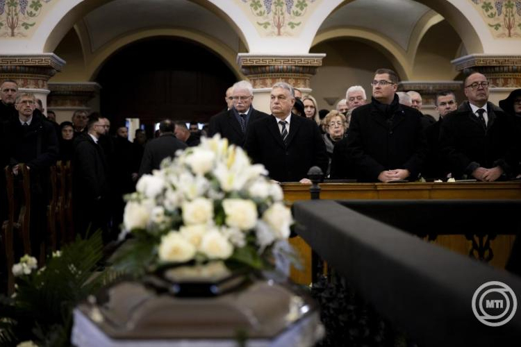 Orbán Viktor: a hit dolga egyben a nemzet dolga is