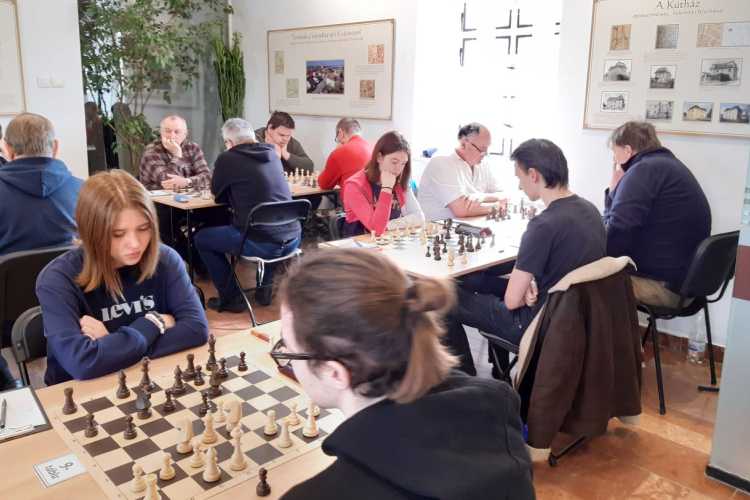 Egy győzelem, egy vereség a hétvége mérlege a sakk csapatbajnokságon