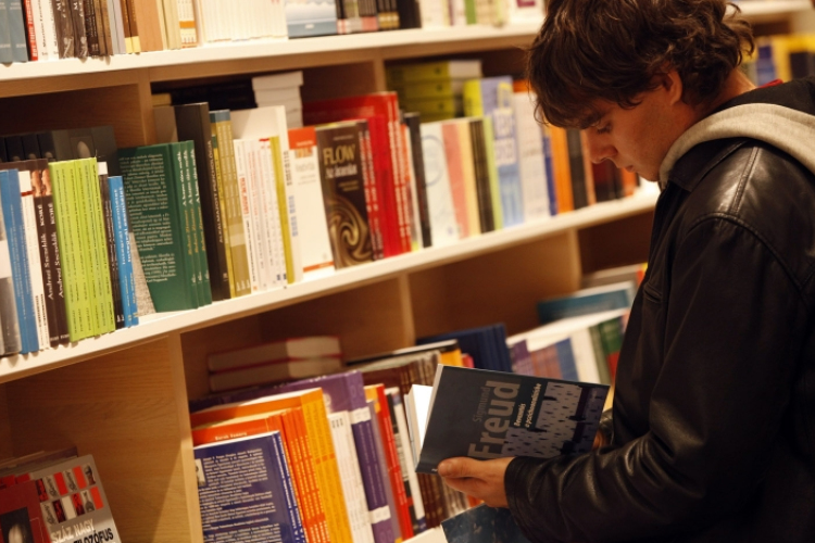 Találkahely, ahol olvasni is lehet - új szerepben a könyvtárak