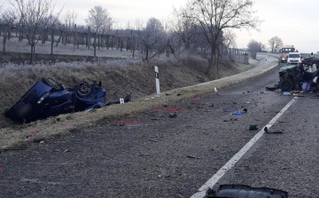 Két autó karambolozott Bicskénél, mindkét sofőr meghalt