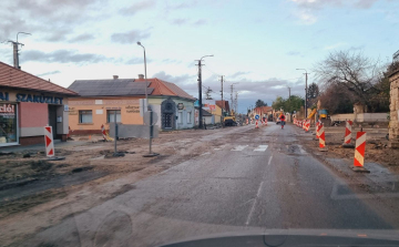 Jelzőlámpás forgalomirányítás a felújítás miatt csütörtöktől a Móri úton