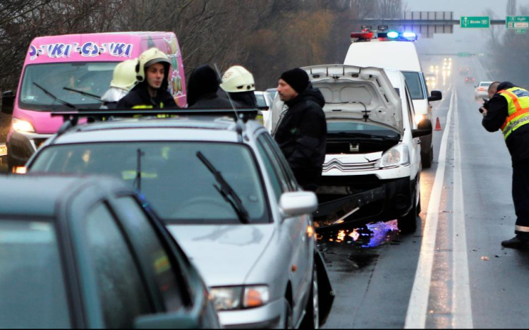 Három autó karambolozott Fehérvár közelében