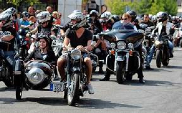 Motorostalálkozó Polgárdiban – Lyukas fazék fesztivál Lepsényben – Falunap Szabadbattyánban – Királyok Fehérvár belvárosában