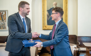 Milliárdos fejlesztések, stabil működés - benyújtották a város 2019-es költségvetését