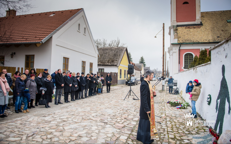 Koszorúzással és gyászmisével emlékeztek a Rác utcai II. világháborús mártírokra