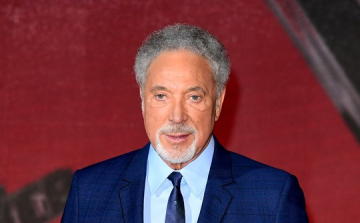 Tom Jones szerint a zeneiparban is széles körű a zaklatás és az erőszak