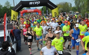 450 km-t futnak Lajkó Csabáék egy Hospice alapítványért