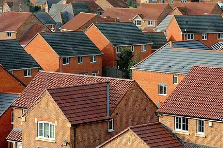 Támogatja a kormány a közszolgálati dolgozók kedvezményes lakáshoz jutását