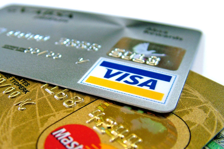 Jövőre adómentes lenne a bankkártyás fizetés