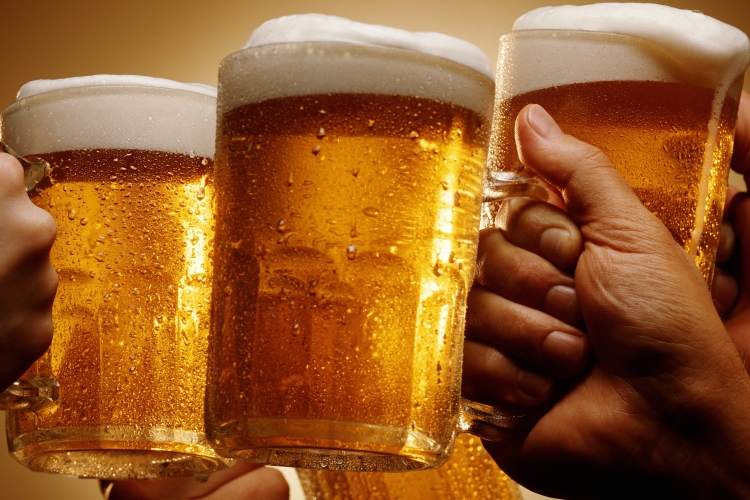 A kitartó kánikulában több millió korsóval nőhet a negyedéves sörfogyasztás