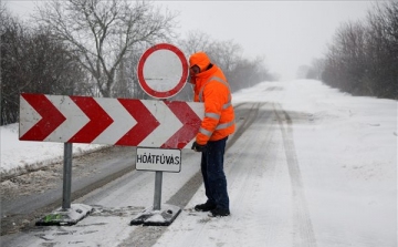 Havazás - Újabb utakat zártak le hóátfúvás miatt Vas megyében