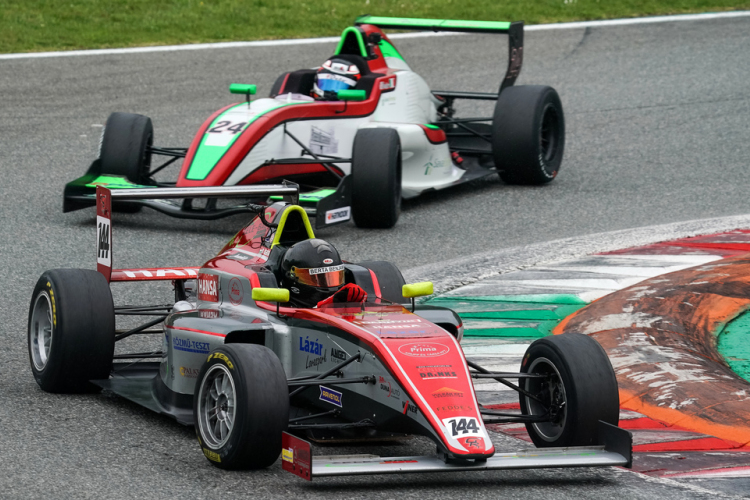 F4-es Dávid az F3-as Góliátok között