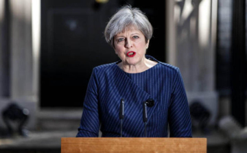 Theresa May lemondatását kezdeményezi a tory Brexit-tábor egyik vezetője