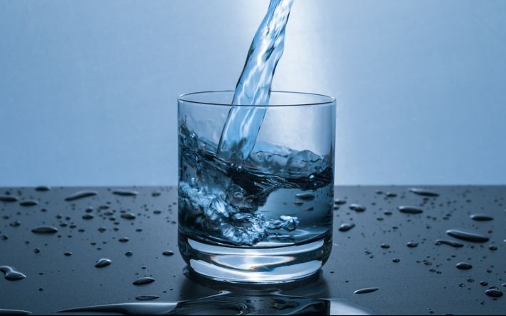 5 dolog, ami akkor történik a testben, ha nem kap elég vizet