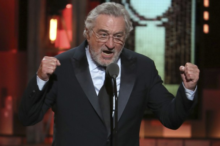 Robert de Niro is bombának tűnő csomagot kapott