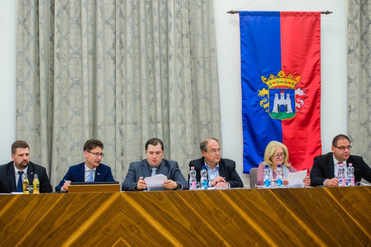 Óvodai udvarok, utak és parkok felújításáról is döntött a Közgyűlés