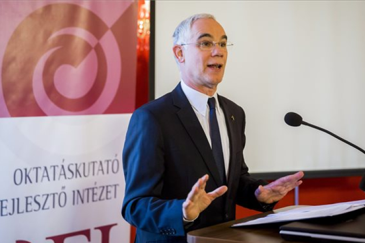 Balog: védjük a gyermekeket a digitális világban!